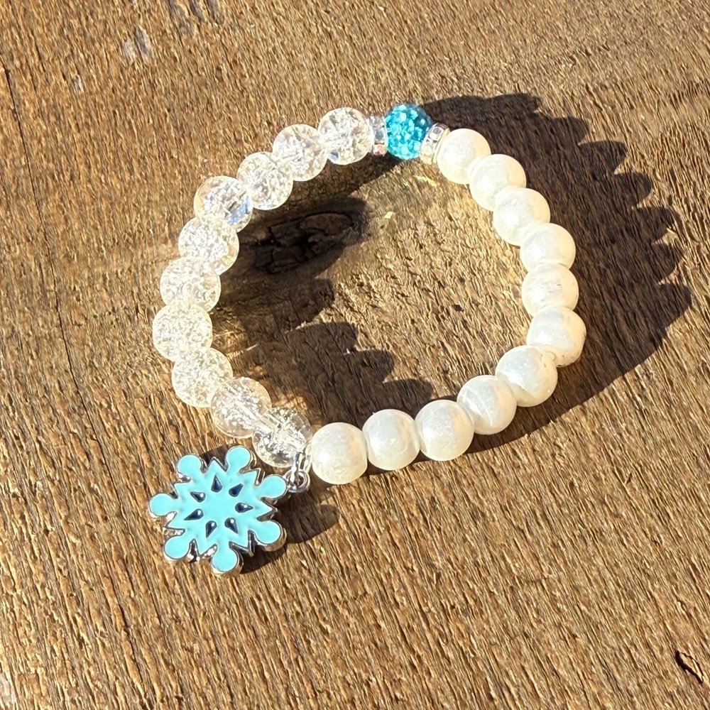 Elegant blue Snowflake with pearl and cracked clear glass bead Charm Bracelet